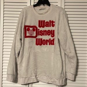 Off white Disney Pullover, only worn once! Very soft and warm material!